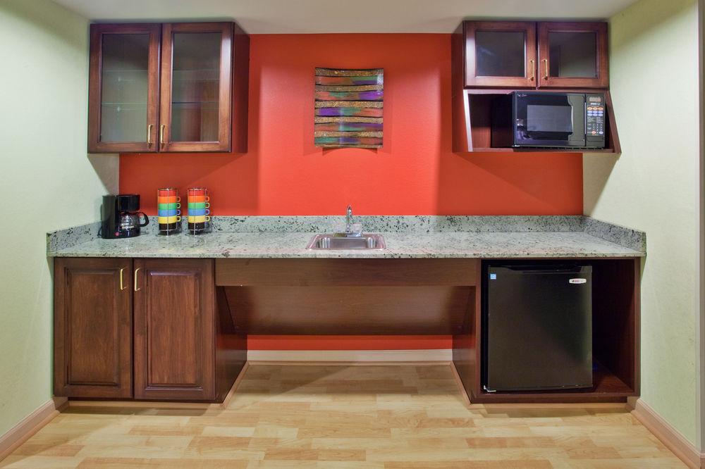 Express & Greenville-i-85 & Woodruff Road By Ihg Greenville